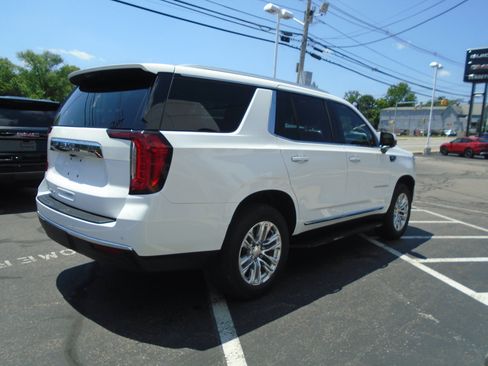 Used 2023 GMC Yukon SLT AWD/4WD image 7