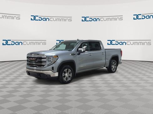 Used 2025 GMC Sierra 1500 SLT AWD/4WD image 4