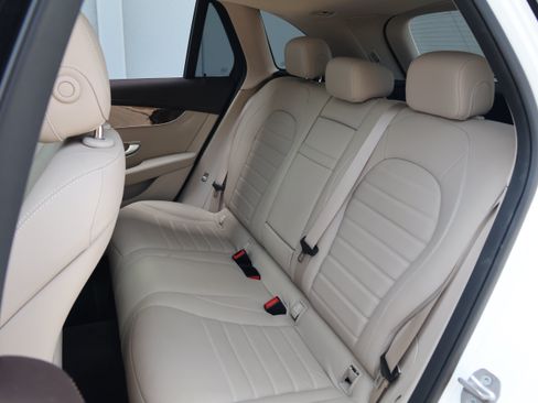 Used 2018 Mercedes-Benz GLC 300 4MATIC image 33