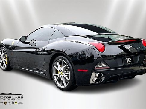 Used 2013 Ferrari California image 11