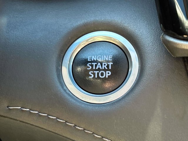 Used 2021 Toyota Highlander XLE FWD image 33