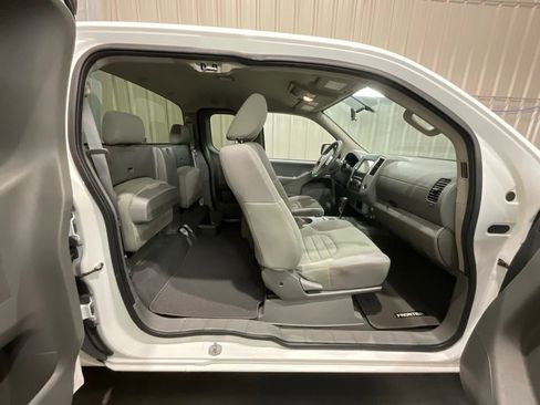 Used 2021 Nissan Frontier S RWD image 12