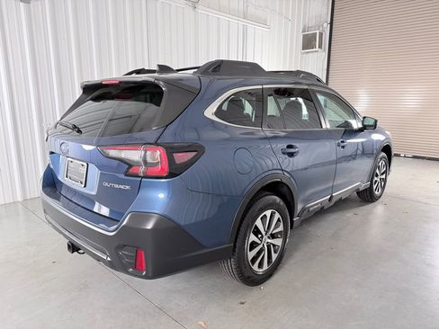 Used 2022 Subaru Outback Premium image 5