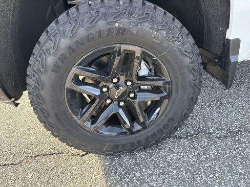 New 2026 Chevrolet Silverado 1500 Custom Trail Boss w/ LPO, Dark Essentials Package image 8