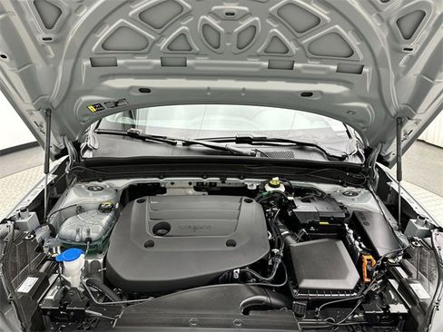 Certified 2025 Volvo XC40 B5 Plus image 26