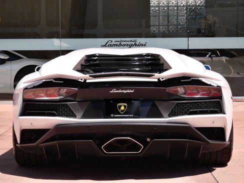 Used 2018 Lamborghini Aventador S AWD/4WD image 4