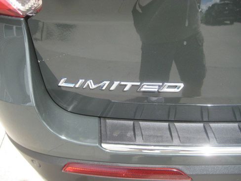 Used 2024 Ford Explorer Limited w/ Limited Technology Package AWD/4WD image 7