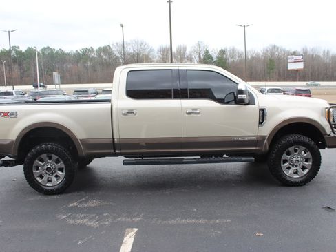 Used 2017 Ford F250 Lariat w/ Chrome Package image 5