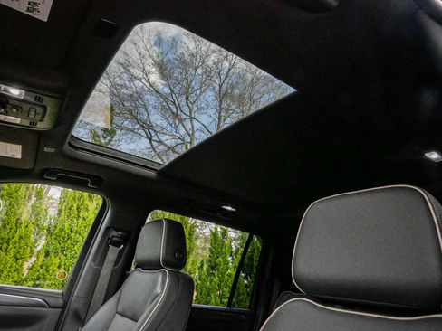 Used 2023 GMC Yukon XL SLT image 28