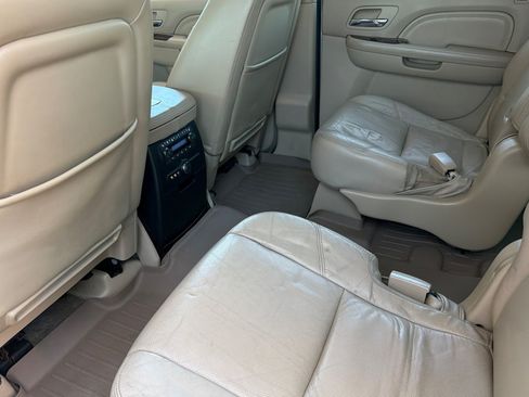 Used 2011 Cadillac Escalade ESV Premium AWD/4WD image 14