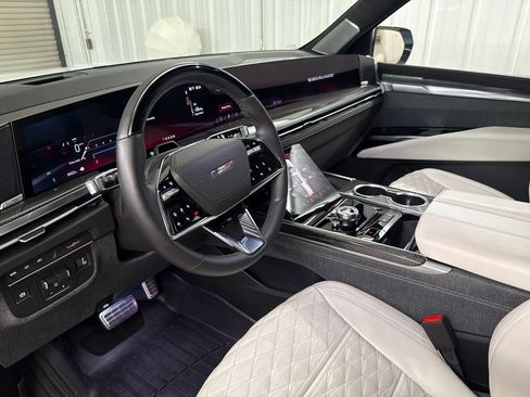 Certified 2026 Cadillac Escalade V AWD/4WD image 46