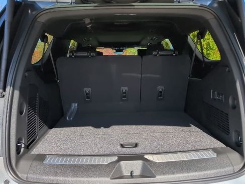 New 2026 Chevrolet Suburban Premier image 12