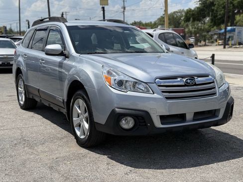 Used 2013 Subaru Outback 2.5i Premium AWD/4WD image 9