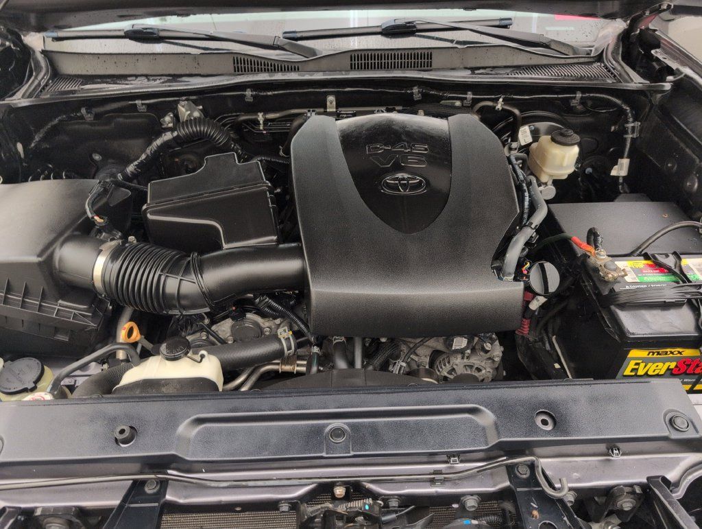 Used 2018 Toyota Tacoma SR5 RWD image 31