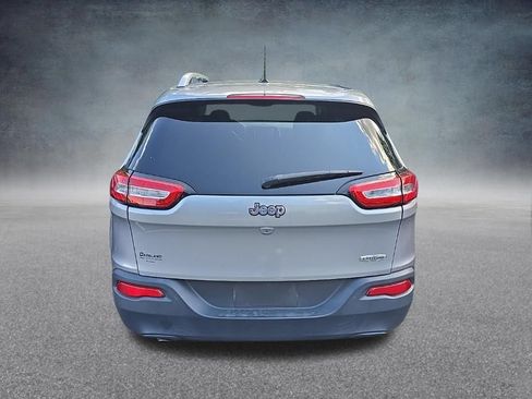 Used 2017 Jeep Cherokee Latitude FWD image 7