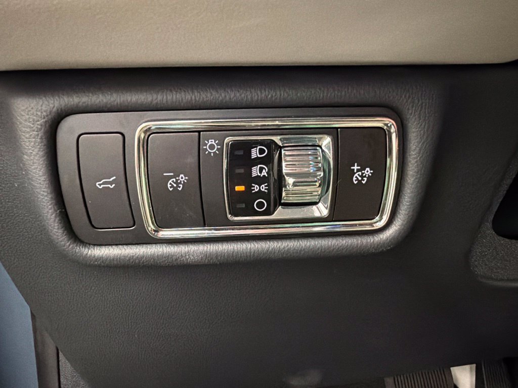 Used 2026 Lincoln Aviator AWD image 23