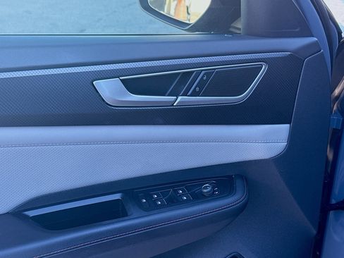 Certified 2025 Volkswagen Atlas Peak Edition SE image 17