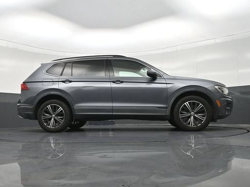 Used 2018 Volkswagen Tiguan SE w/ 18" Alloy Wheels Package FWD image 28