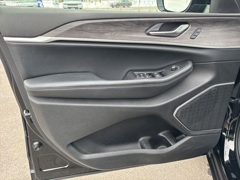 Used 2022 Jeep Grand Cherokee L Limited image 9