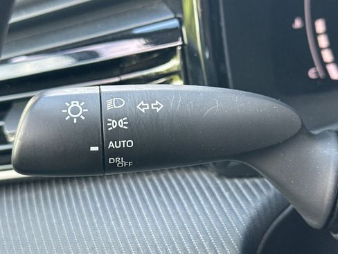 Used 2025 Toyota Camry SE image 36