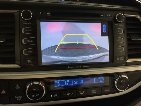 Used 2019 Toyota Highlander Limited AWD/4WD image 7