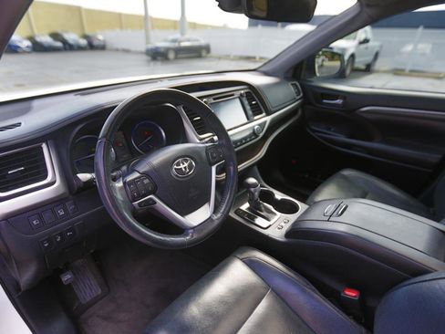 Used 2019 Toyota Highlander Limited Platinum AWD/4WD image 4