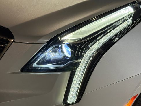 Used 2019 Cadillac XT5 Premium Luxury w/ Driver Assist Package image 9