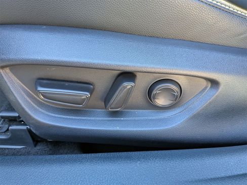 Used 2025 Toyota Camry SE image 16