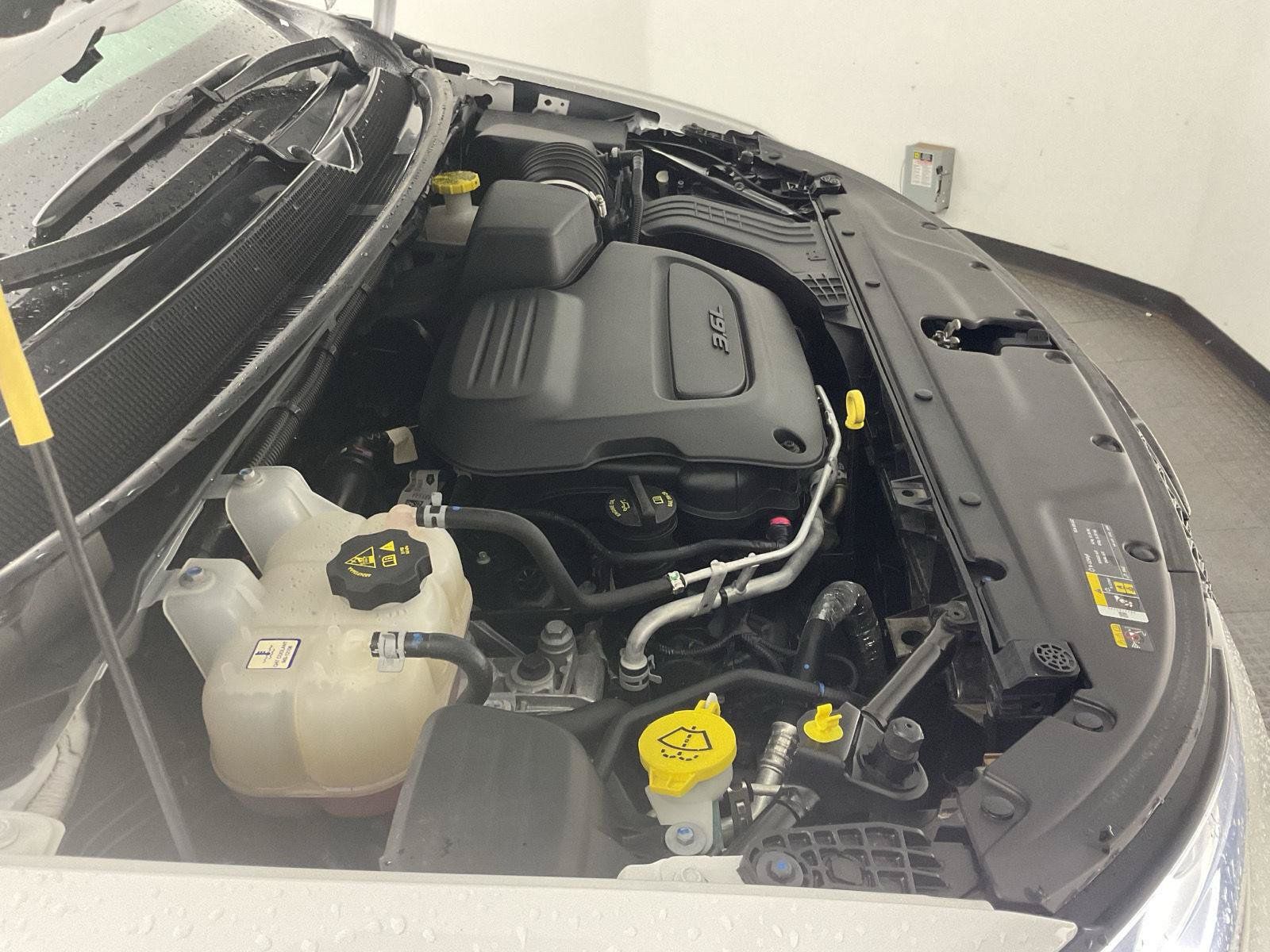 Used 2025 Chrysler Pacifica Limited FWD image 20