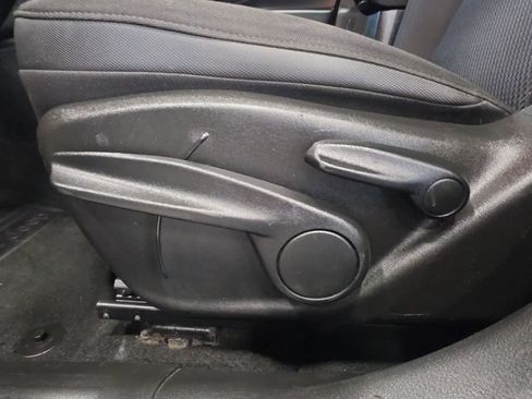 Used 2019 Jeep Renegade Latitude w/ Cold Weather Group AWD/4WD image 13