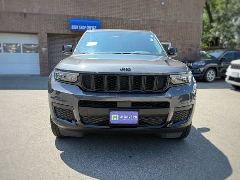 Used 2023 Jeep Grand Cherokee L Laredo AWD/4WD image 2