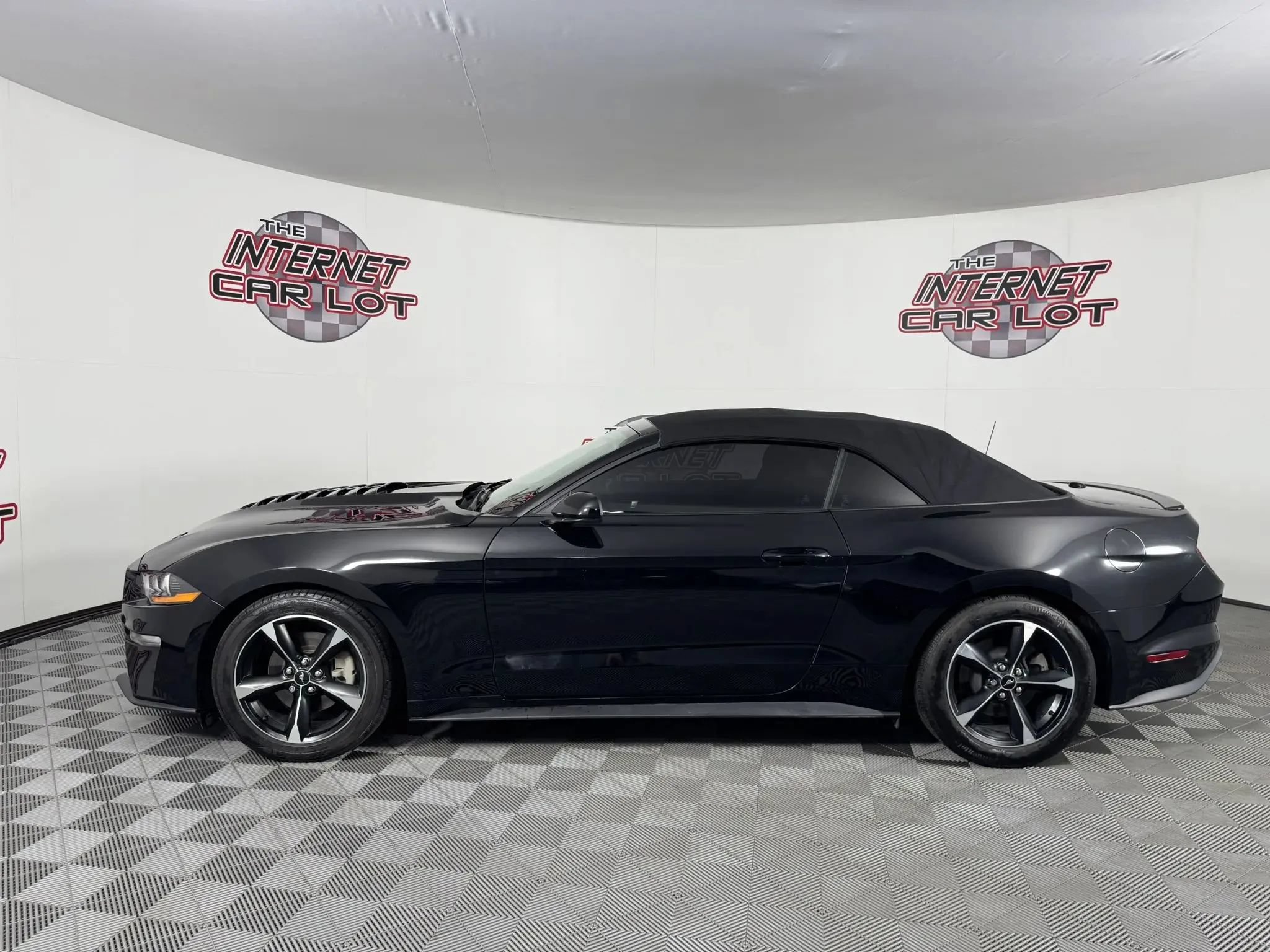 Used 2020 Ford Mustang Convertible w/ Equipment Group 101A RWD image 7