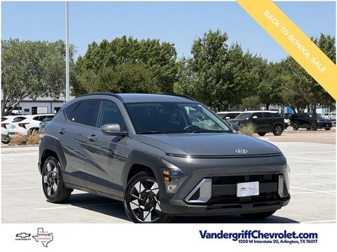 Used 2025 Hyundai Kona SEL FWD image 2