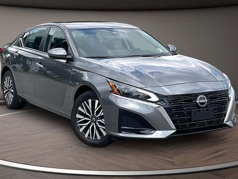 Used 2024 Nissan Altima 2.5 SV w/ SV Premium Package AWD/4WD image 10