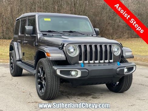 Used 2022 Jeep Wrangler Unlimited Sahara AWD/4WD image 9