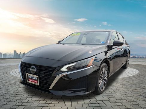 Certified 2024 Nissan Altima 2.5 SV FWD image 9