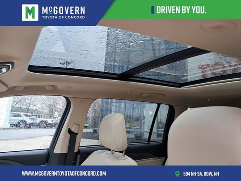 Used 2022 Jeep Grand Cherokee L Limited w/ Luxury Tech Group II AWD/4WD image 11