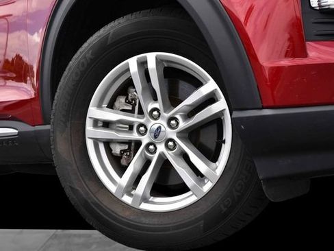 Used 2023 Ford Explorer XLT w/ Equipment Group 202A AWD/4WD image 3