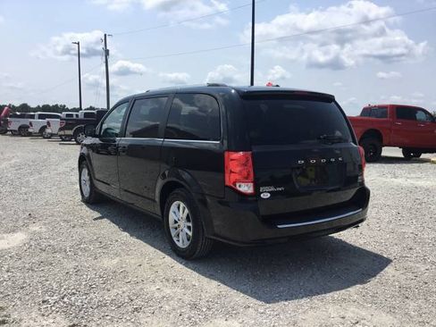 Used 2018 Dodge Grand Caravan SXT FWD image 5