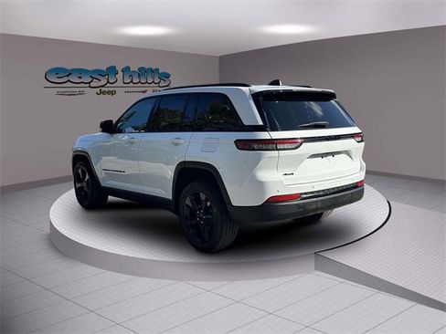 Certified 2023 Jeep Grand Cherokee Altitude image 5