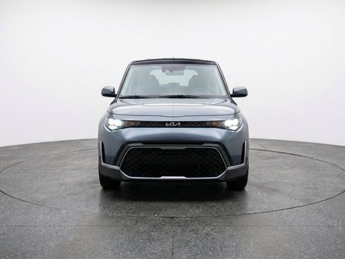 Used 2025 Kia Soul LX w/ LX Technology Package FWD image 2