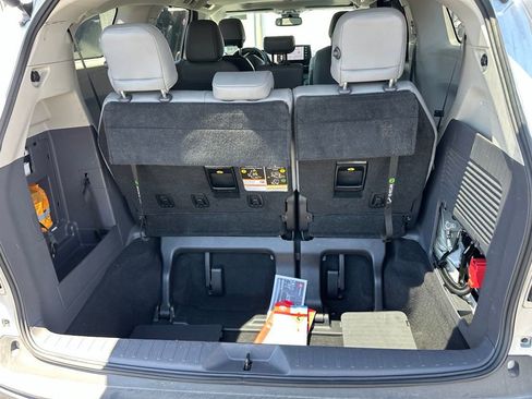 Used 2022 Toyota Sienna XLE FWD image 5