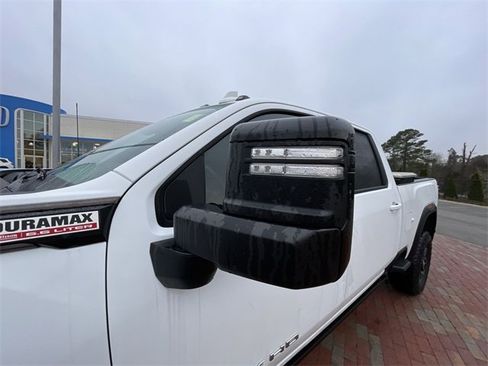 Used 2024 GMC Sierra 2500 AT4X image 8
