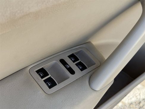 Used 2013 Volkswagen Passat 2.5 SE image 11