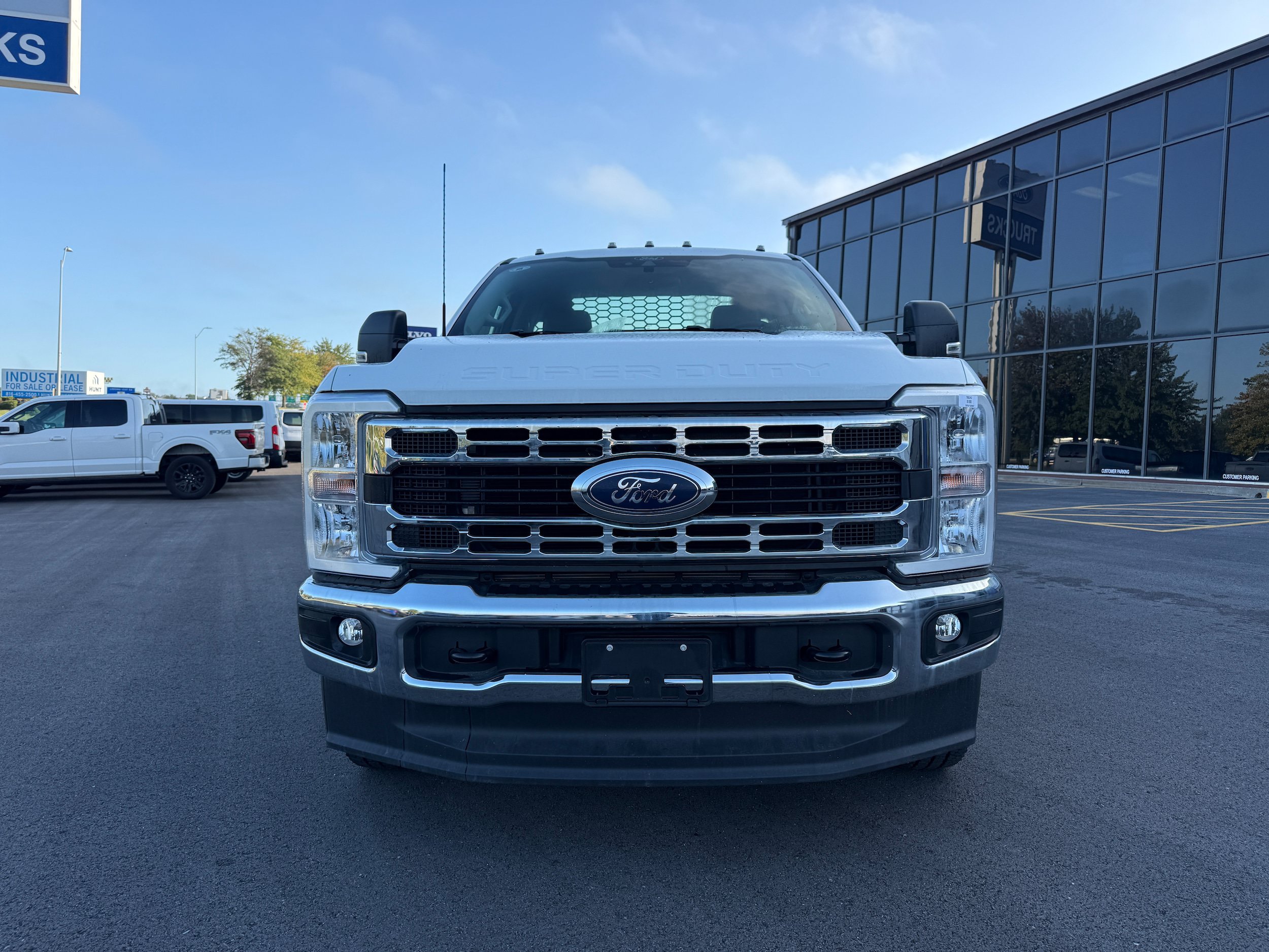 New 2025 Ford F350 4x4 Regular Cab DRW Super Duty image 3