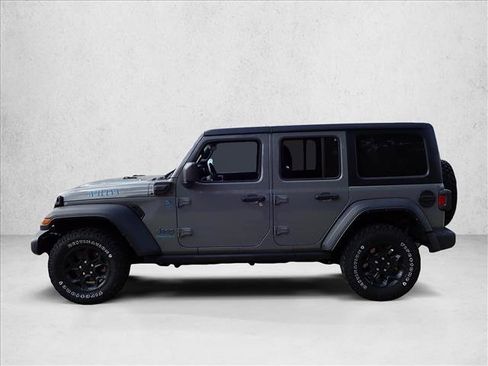 Used 2023 Jeep Wrangler Unlimited w/ Cold Weather Group AWD/4WD image 2