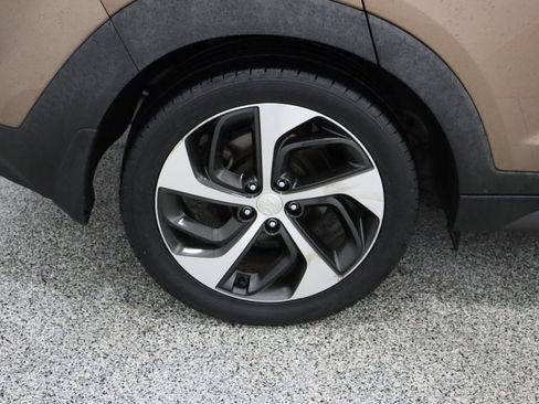 Used 2016 Hyundai Tucson Limited w/ Option Group 03 FWD image 6