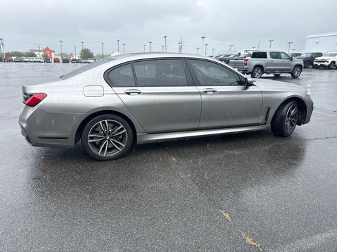 Used 2022 BMW 750i xDrive w/ M Sport Package AWD/4WD image 2