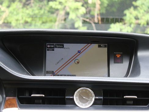 Used 2015 Lexus ES 350 w/ Luxury Package FWD image 12