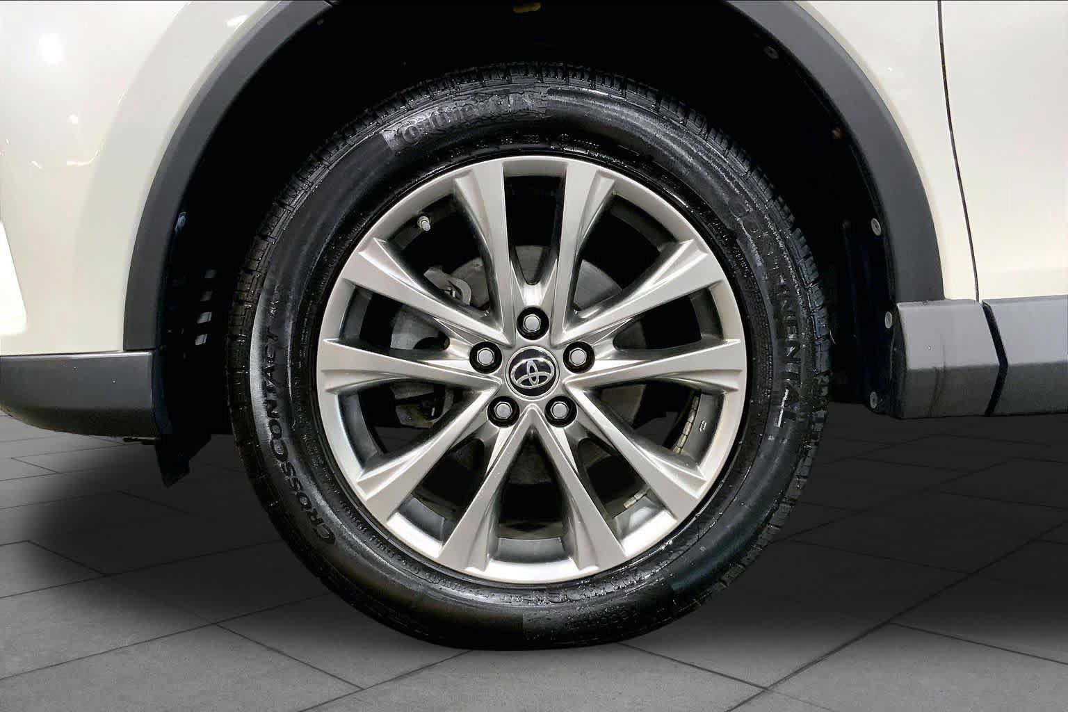 Used 2016 Toyota RAV4 Limited w/ Advanced Technology Package AWD/4WD image 11